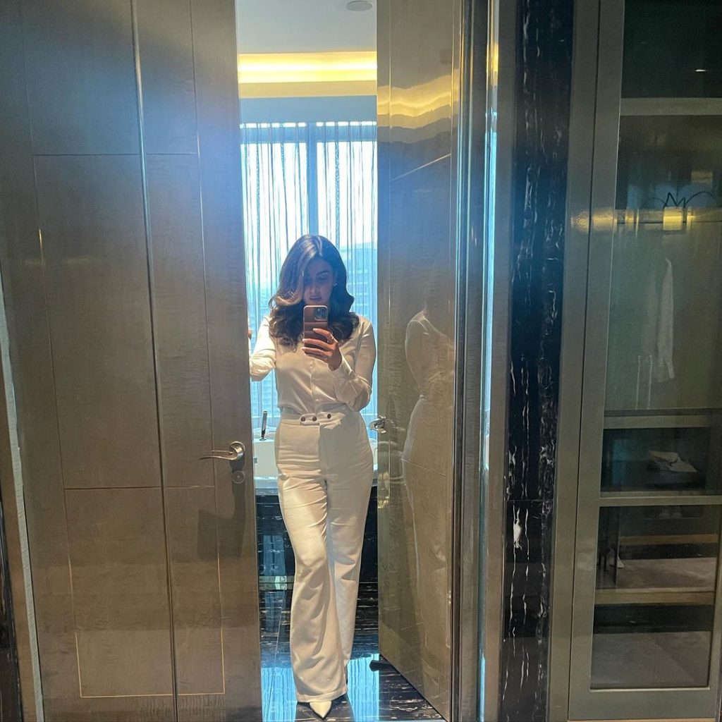 演员Saba Qamar分享她美丽家园的照片