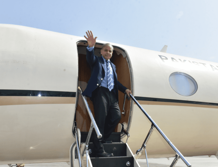 总理开始对中国进行为期五天的访问