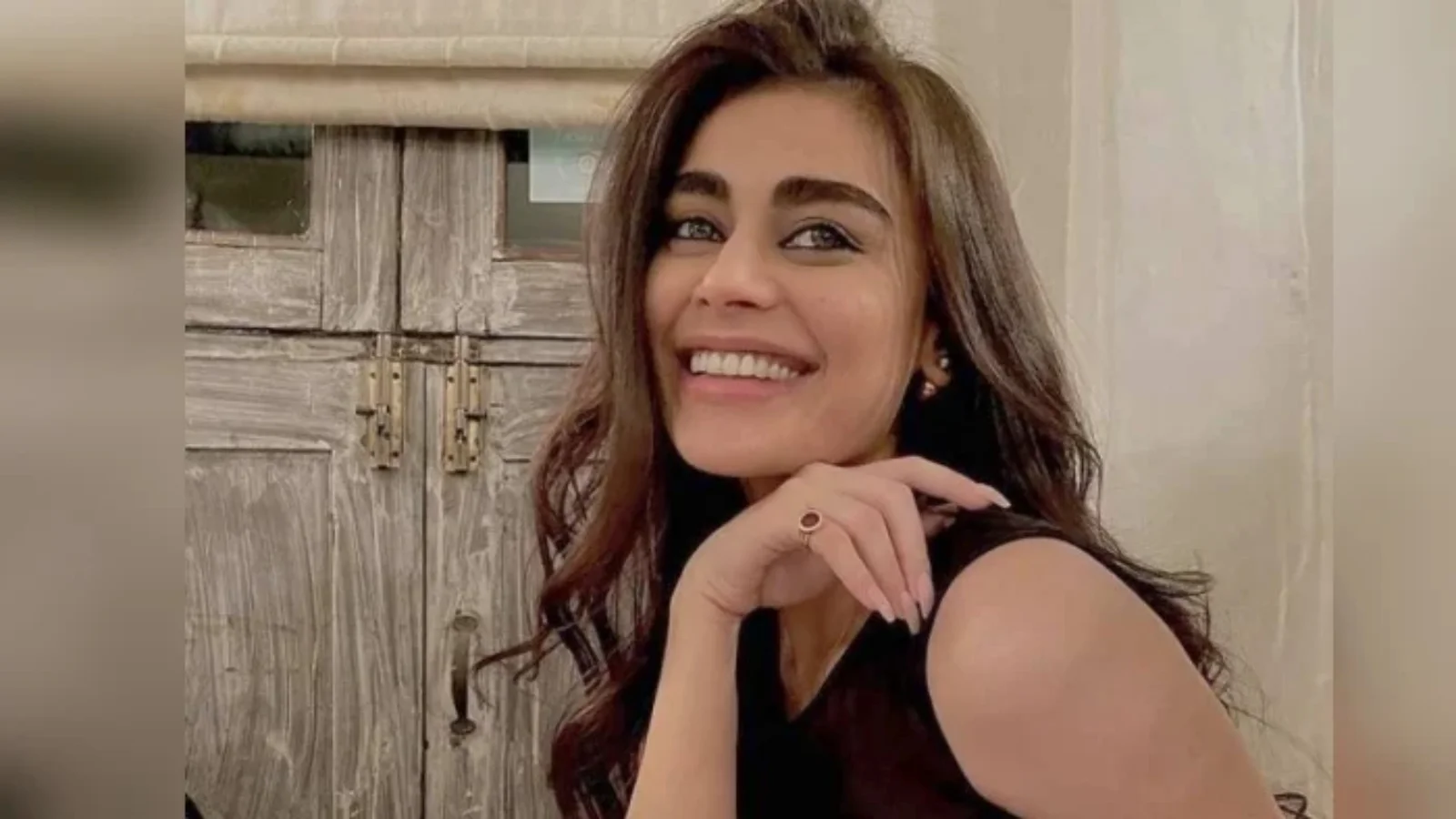 Sadaf Kanwal ：女人抽不抽烟是她自己的事，没必要批评