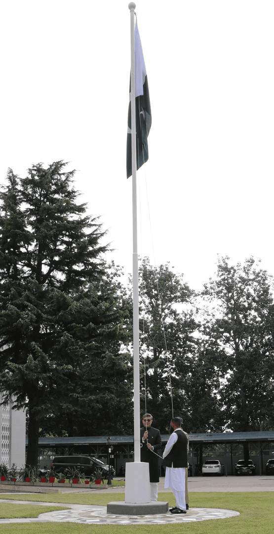 巴基斯坦驻华大使馆举行升旗仪式庆祝独立日78周年