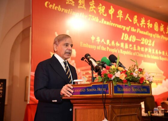 在中国成立75周年之际，总理致以问候，承诺加强关系