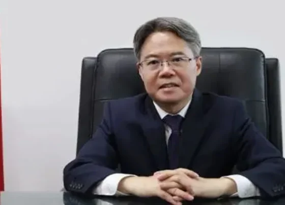 王毅会见国际奥委会主席巴赫