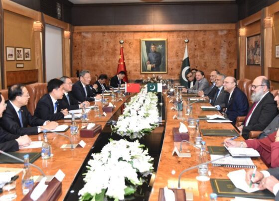 Pakistan, China resolve to deepen strategic cooperation