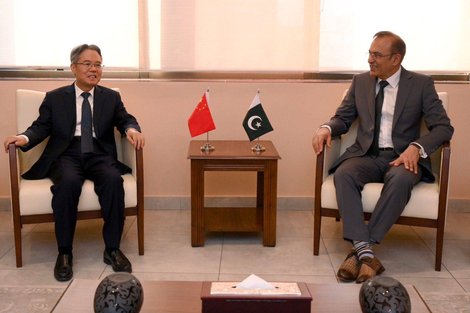 中国特使访问巴基斯坦国立科技大学