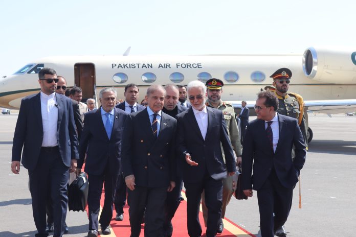 巴基斯坦总理抵达伊朗进行为期两天的正式访问
