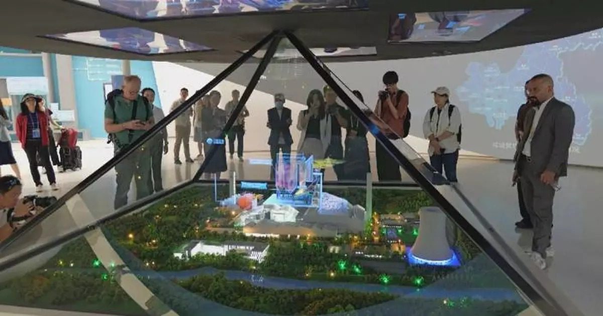 一批外国记者周二来到重庆