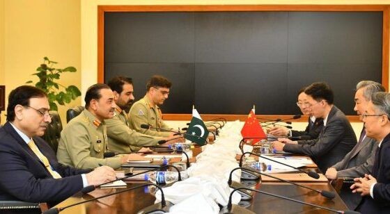 陆军元帅阿西姆·穆尼尔会见中国外长，承诺加强安全、经济领域的合作