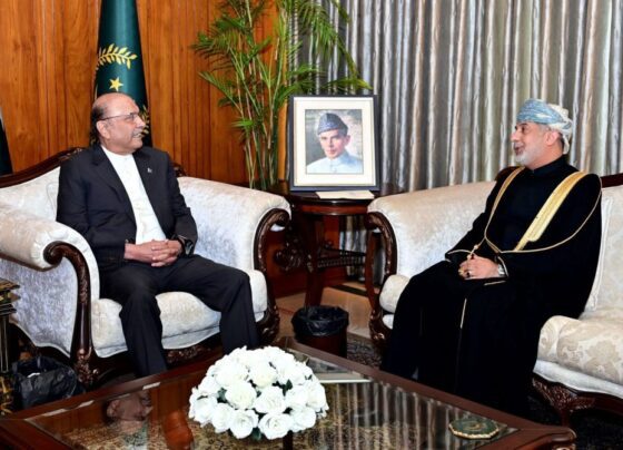 总统致力于加强与阿曼的贸易和经济联系