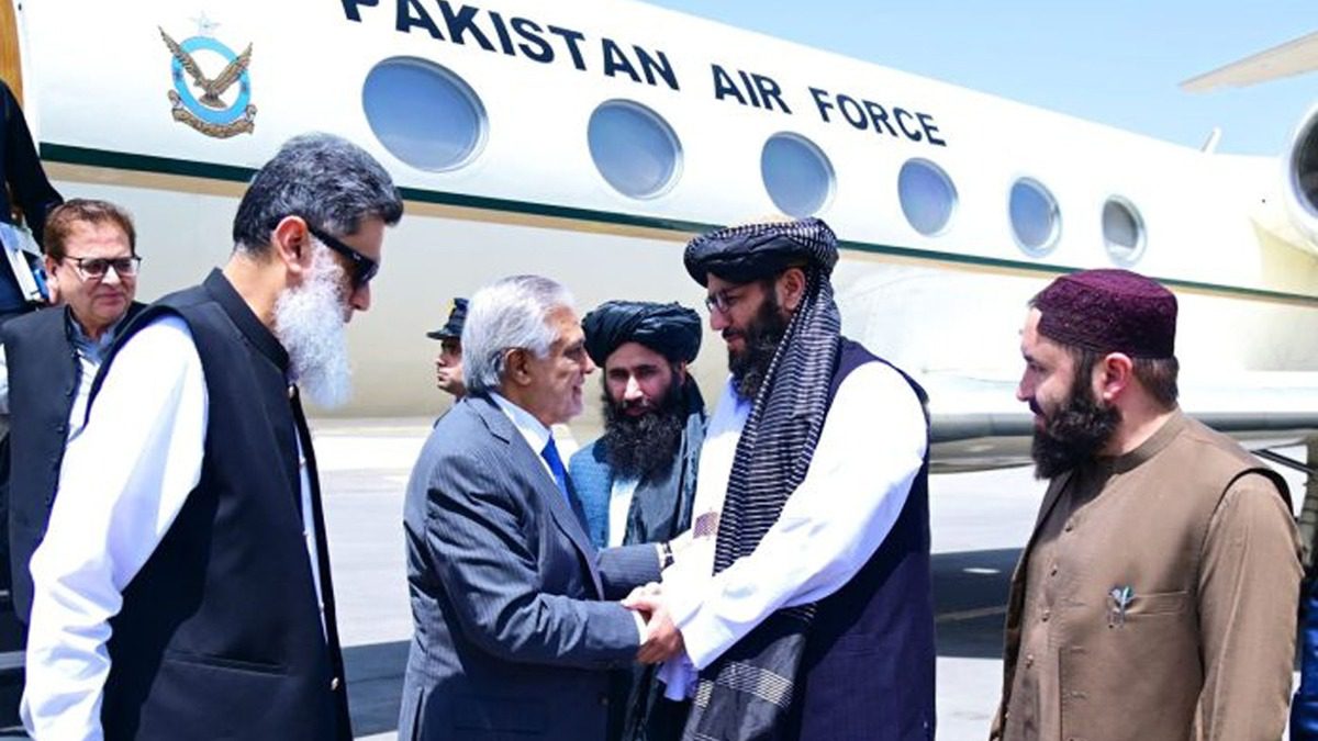 巴基斯坦福总理抵达喀布尔参加巴基斯坦，中国，阿富汗外长会议