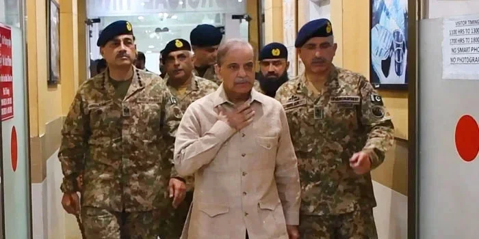 巴基斯坦总理和陆军元帅访问了斯瓦特布内尔的洪水灾区
