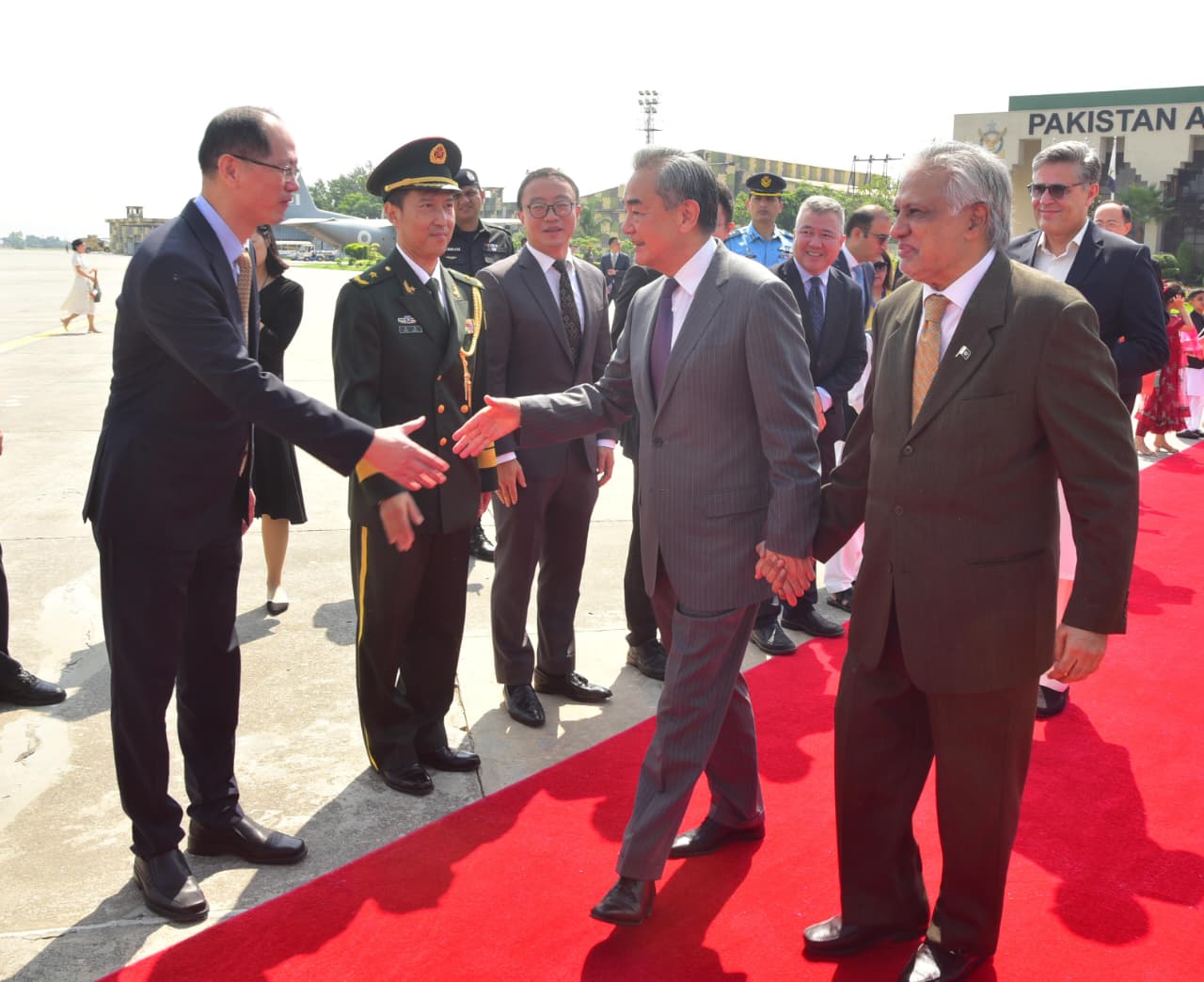 中国外长王毅结束为期三天的伊斯兰堡访问