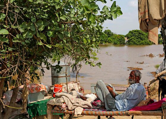 巴基斯坦洪水造成900多人死亡