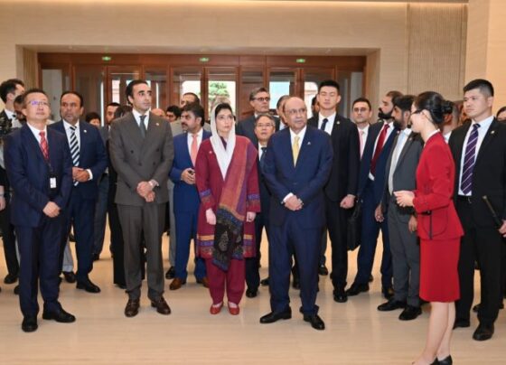 President Zardari visits memorial of first National Congress of CPC in Shanghai