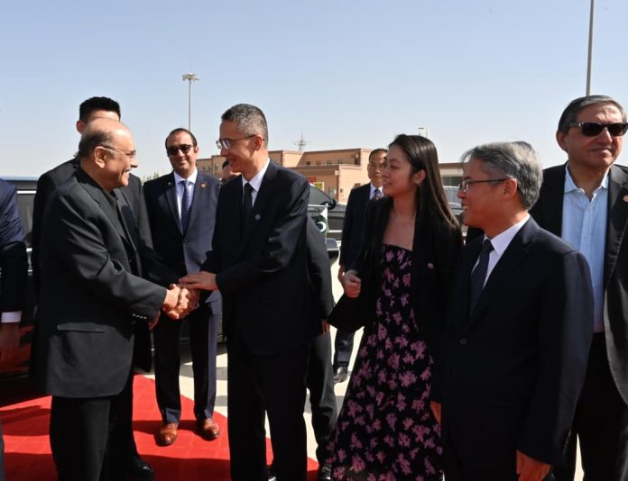 总统扎尔达里结束访华回国