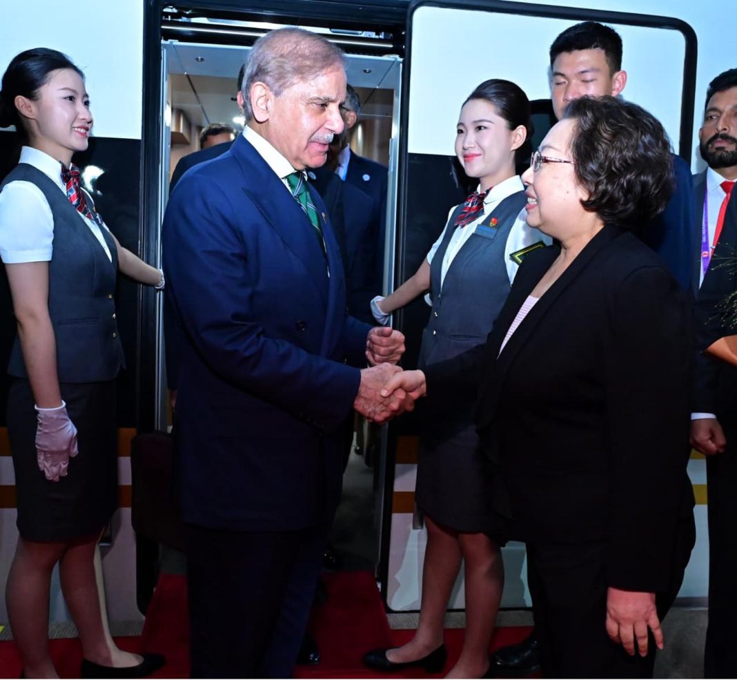 巴基斯坦总理抵达北京