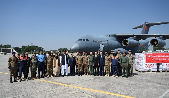 中国大使出席救灾物资交接仪式