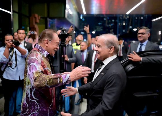 PM arrives in Malaysia on official visit