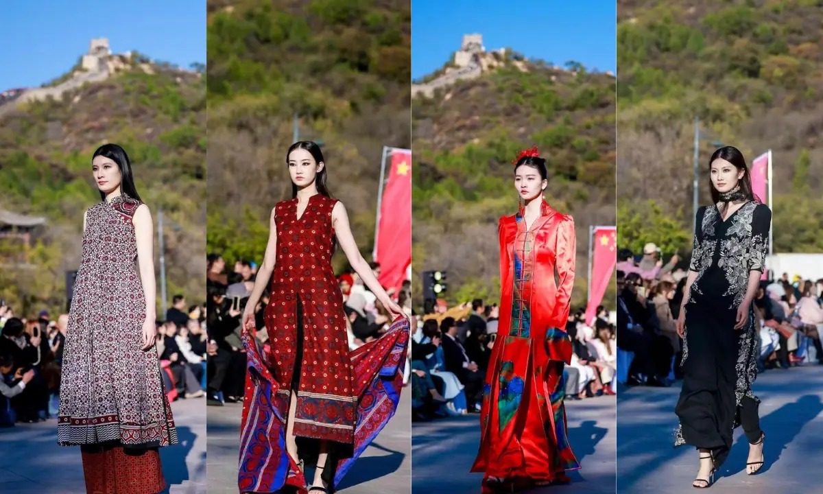 巴基斯坦和中国时装秀在中国长城举行