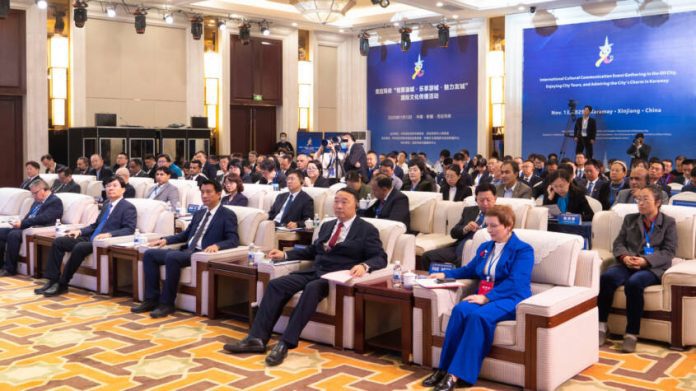 中国举办首届能源转型和人工智能时代媒体全球文化论坛