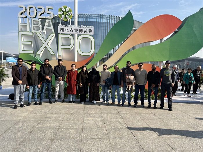 巴基斯坦农业专家在湖北博览会上探索创新技术