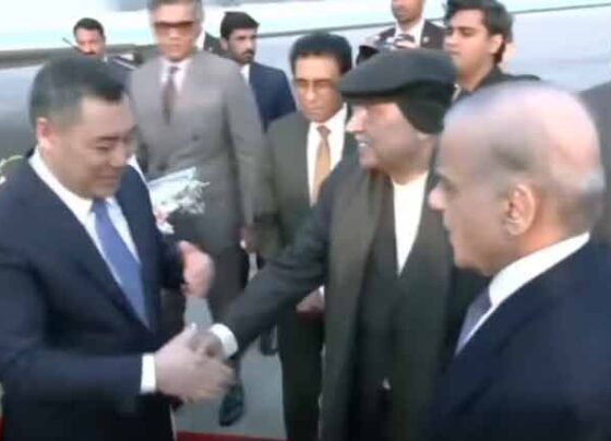 吉尔吉斯斯坦总统开始对巴基斯坦进行为期两天的访问