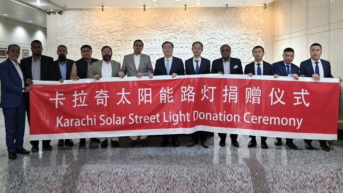 中国向卡拉奇捐赠太阳能灯，帮助缓解电力危机