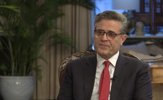 大使哈什米会见驻华名誉投资顾问加强协调