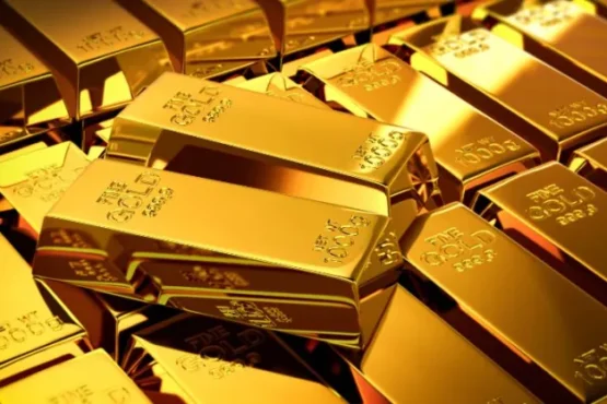 Gold prices hit record high in Pakistan