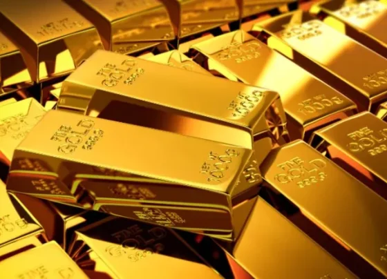 Gold prices hit record high in Pakistan