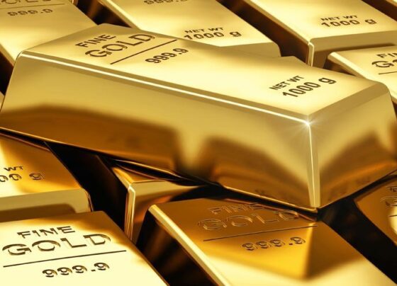 巴基斯坦黄金价格在创纪录飙升后回落，白银价格则上涨