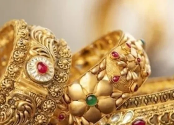 Gold prices drop in local and international markets