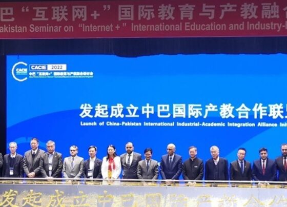 中巴扩大教育和产业合作