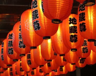 中国传统灯笼照亮世界