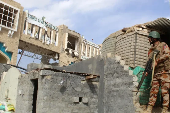 Ghazab lil Haq行动：武装部队摧毁多个塔利班据点