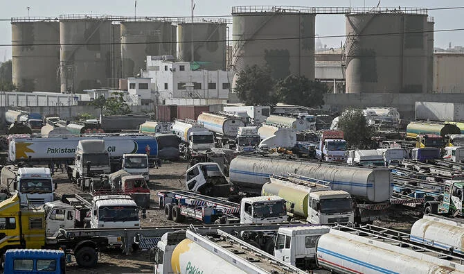 财务部长保证下个月燃料储备充足