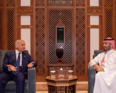 巴基斯坦总理向穆罕默德·本·萨勒曼保证巴基斯坦坚定地与沙特阿拉伯站在一起