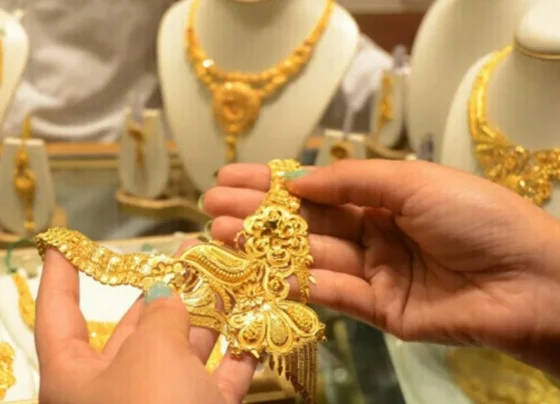 金价在连续下跌四天后反弹