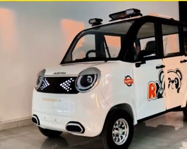 巴基斯坦首辆太阳能汽车在拉合尔亮相