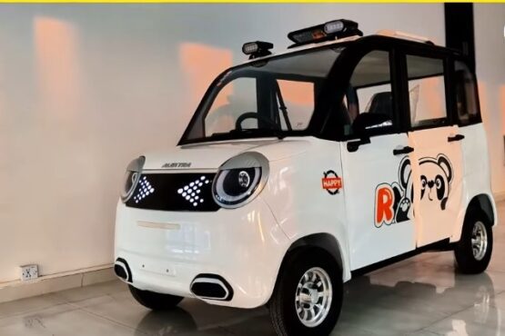 巴基斯坦首辆太阳能汽车在拉合尔亮相