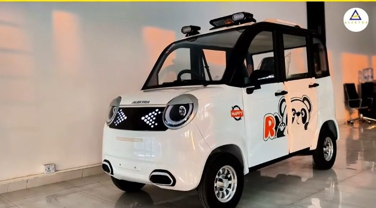 巴基斯坦首辆太阳能汽车在拉合尔亮相