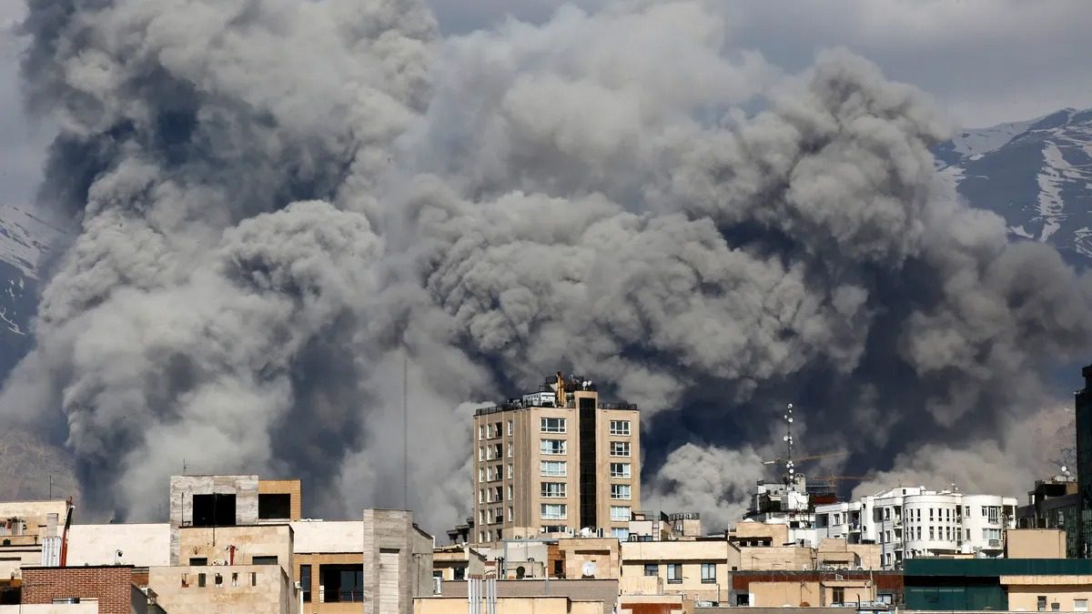 美国和以色列对伊朗发动新一轮空袭，死亡人数超过1000人