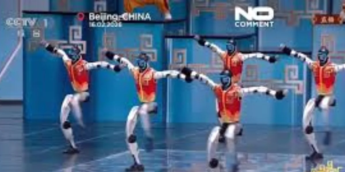 中国机器人的武术和舞蹈视频令观众惊叹