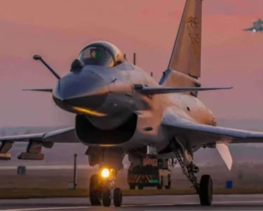 彭博社报道：印巴航空冲突后中国J-10战机销量翻番