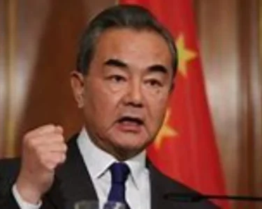 中国回应特朗普关于封锁霍尔木兹海峡的警告