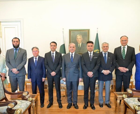 总理夏巴兹·谢里夫强调通过联合太空任务加强巴中关系