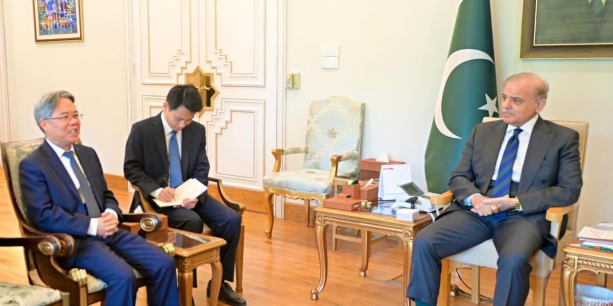 总理会见中国大使讨论地区局势和巴基斯坦的和平努力