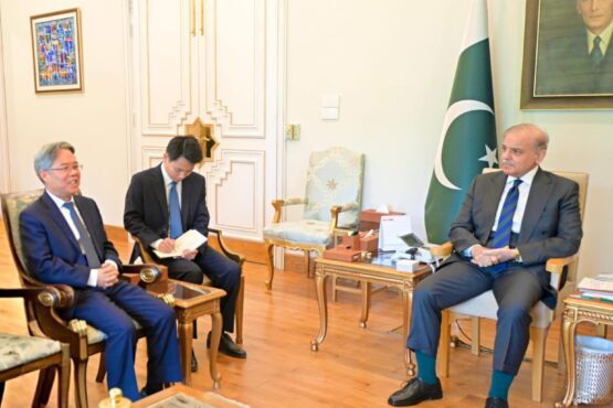 总理会见中国大使讨论地区局势和巴基斯坦的和平努力