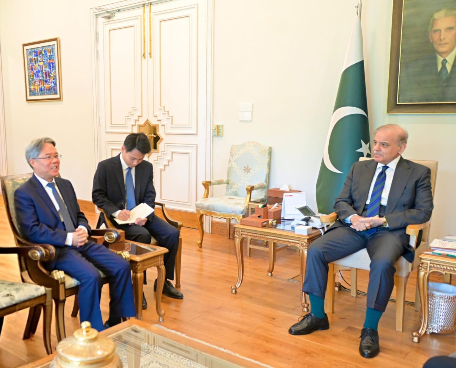 总理会见中国大使讨论地区局势和巴基斯坦的和平努力