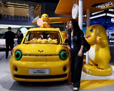 五辆中国产电动汽车的价格低于一辆美国产汽车的价格