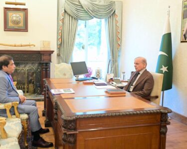 总理呼吁保障铁路出行安全加强货运服务以促进经济发展